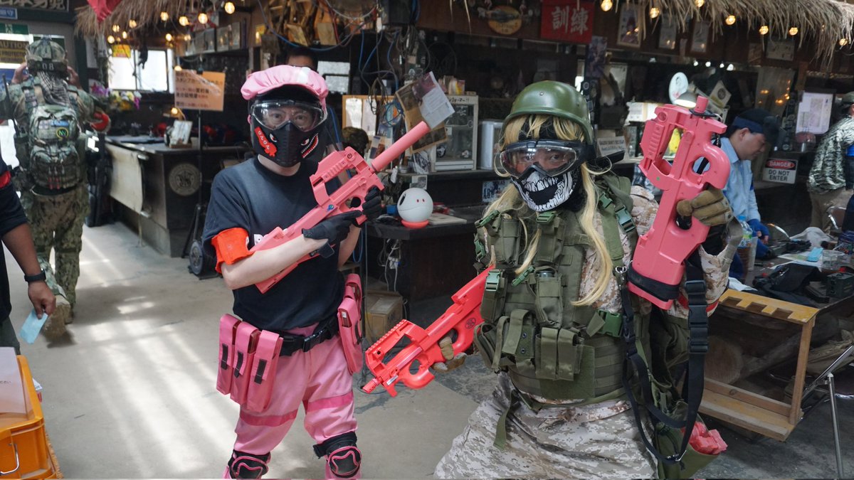 lin0127o's tweet photo. 7月5日の #サバゲー （No.14）は #P90OM inサバゲーパラダイズに参加してきました〜🔫(´ー｀)ノ

たくさんのP90が集まる祭典に参加された皆さんお疲れ様でした_(._.)_

今回も上着は暑くなるので脱いでピンクの悪魔コスで〜
他フィールドとは違ってジープに乗車しながら撃てて楽しかったです。 https://t.co/dCMp9UpVyL