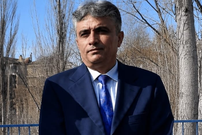 Hapisedilnler's tweet photo. 33 ay tutuklu kaldıktan sonra beraat eden KHK'lı Tuncer Dinçer, görevine dönmeyi beklerken Kolon kanserine yakalandı ve 3 Temmuz'da vefat etti! 
@gergerliogluof @myeneroglu @aydinsule1

ÖğrenciMeryem NedenHapiste
Messi Arjantin
#YaGreenwoodYaHiç https://t.co/Sa6Tanz3ze