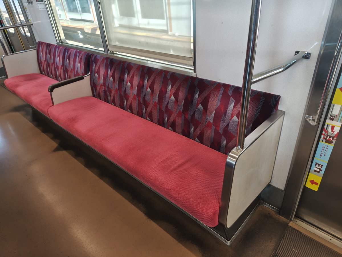 8107F_TRTA's tweet photo. 本当かどうかは分かりませんが東急9000系の9004編成(東急9000系で唯一座席の仕切りが残っている編成)が7月4日(土)で運用終了したという噂がありますね…。写真は5月2日(土)と6月1日(月)に撮りました。
#9004編成 #9004F https://t.co/1lqbExNiJK