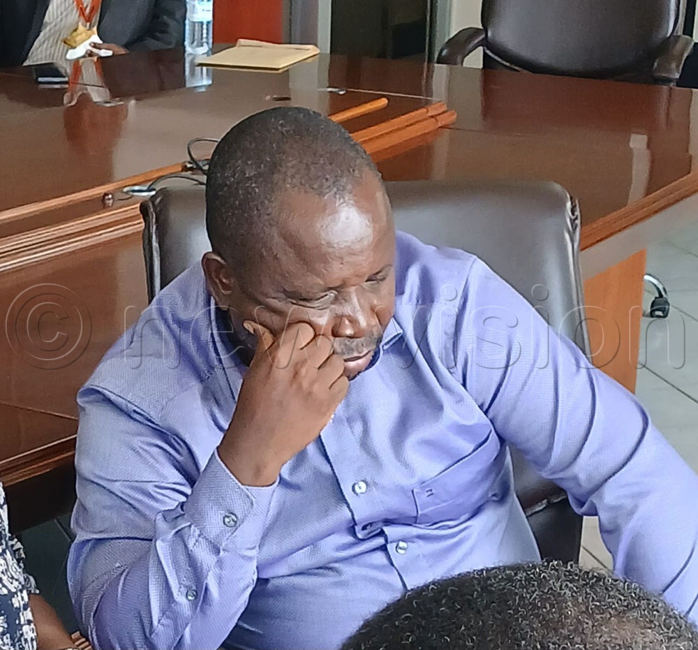 newvisionwire's tweet photo. Parliament communications director Obore applies for bail
โI have a constitutional right to apply for bail pending trial,โ he stated. @ChrisObore1 states that he is the sole breadwinner of his young family that is currently suffering since they are unable to meet their basic needs like food, school fees, clothing and medication due to his absence.
DETAILS || #VisionUpdates ๐๐https://t.co/Q2cMfyF2ft