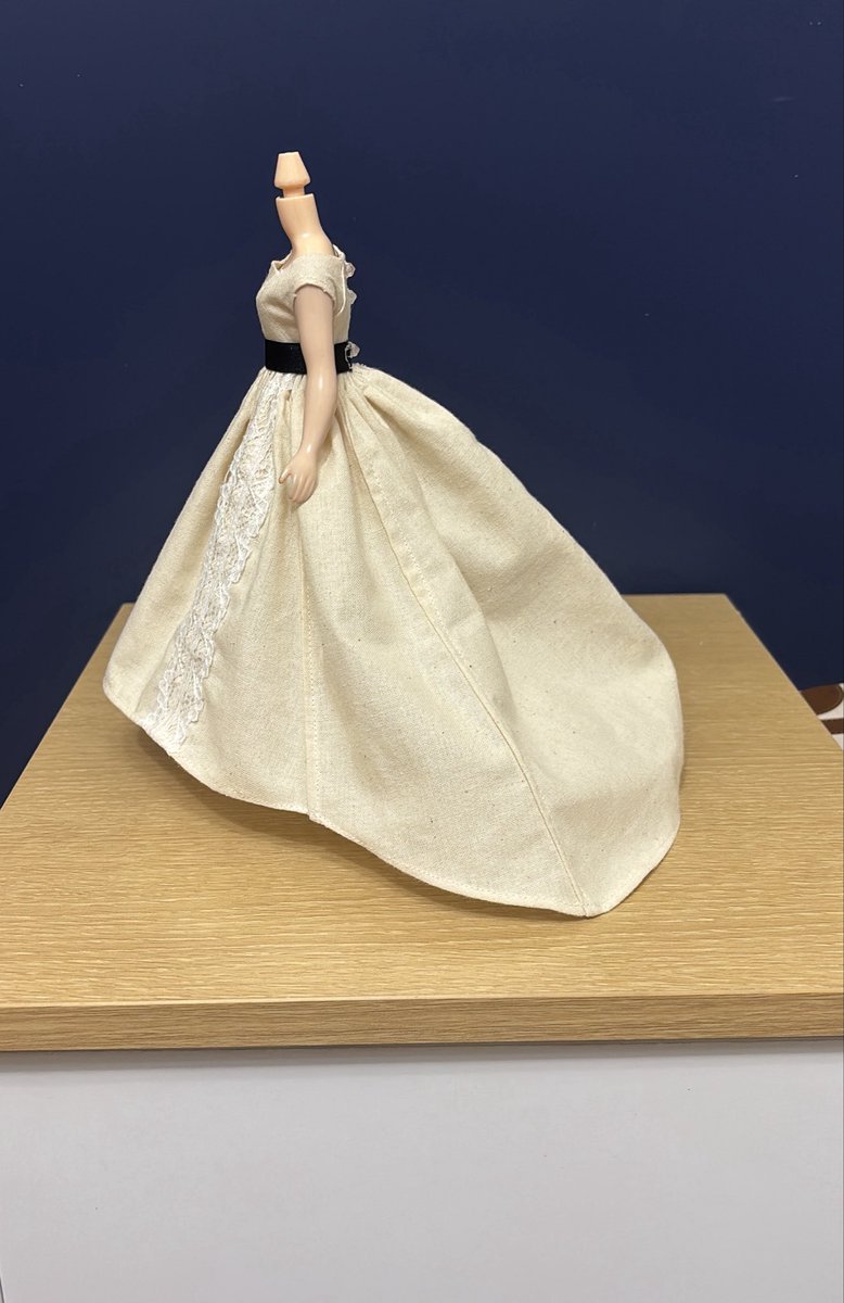 mkcDoLL's tweet photo. お前生きてるんか？？？ってぐらいのろのろだけど、作りたいドレスのトワル作ったんだけど、スカートの広がり最高に可愛くできた☺️☺️☺️
まだ修正が必要だけど早く本番生地でやりたい〜！！ https://t.co/dKLD0od0Ez