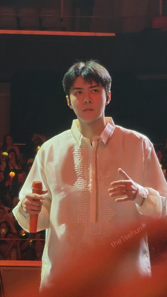 the1sehun's tweet photo. na para bang may campaign rally siya 😆 https://t.co/tUTnxTBn0T