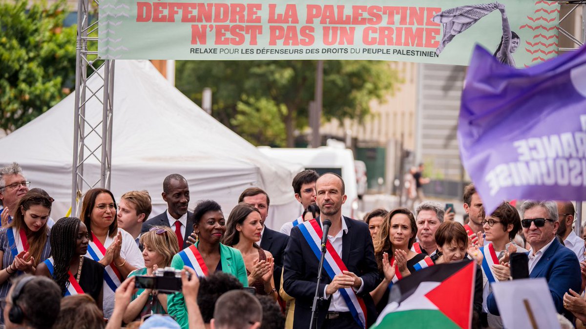 FranceInsoumise's tweet photo. Nous apportons notre soutien face à la cabale judiciaire contre Rima Hassan !

Retrouvez la prise de parole de @mbompard coordinateur de La France insoumise, devant le tribunal de Paris ce 7 juillet 2026, à l'occasion du nouveau procès de Rima Hassan.

En 2027, nous ferons gagner les voix de la paix avec Jean-Luc Mélenchon.

👉 Retrouvez sa prise de parole : https://t.co/Ac3yo22gny