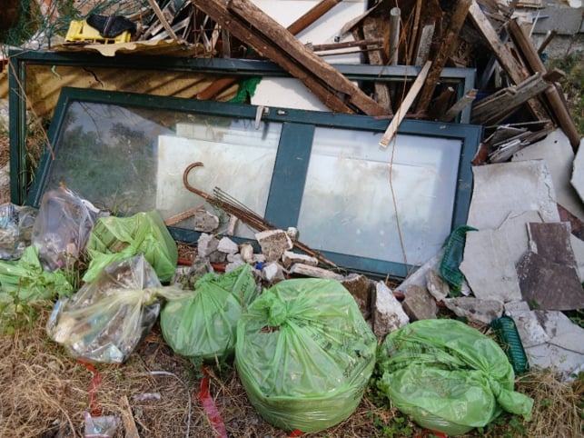 PrimaPaginaMS's tweet photo. 📍Massa
 Massa Carrara, alloggio ERP consegnato con discarica. Dopo 9 mesi sempre nelle stesse condizioni

https://t.co/6EG4Pb3nup https://t.co/PTdpO0w8ea