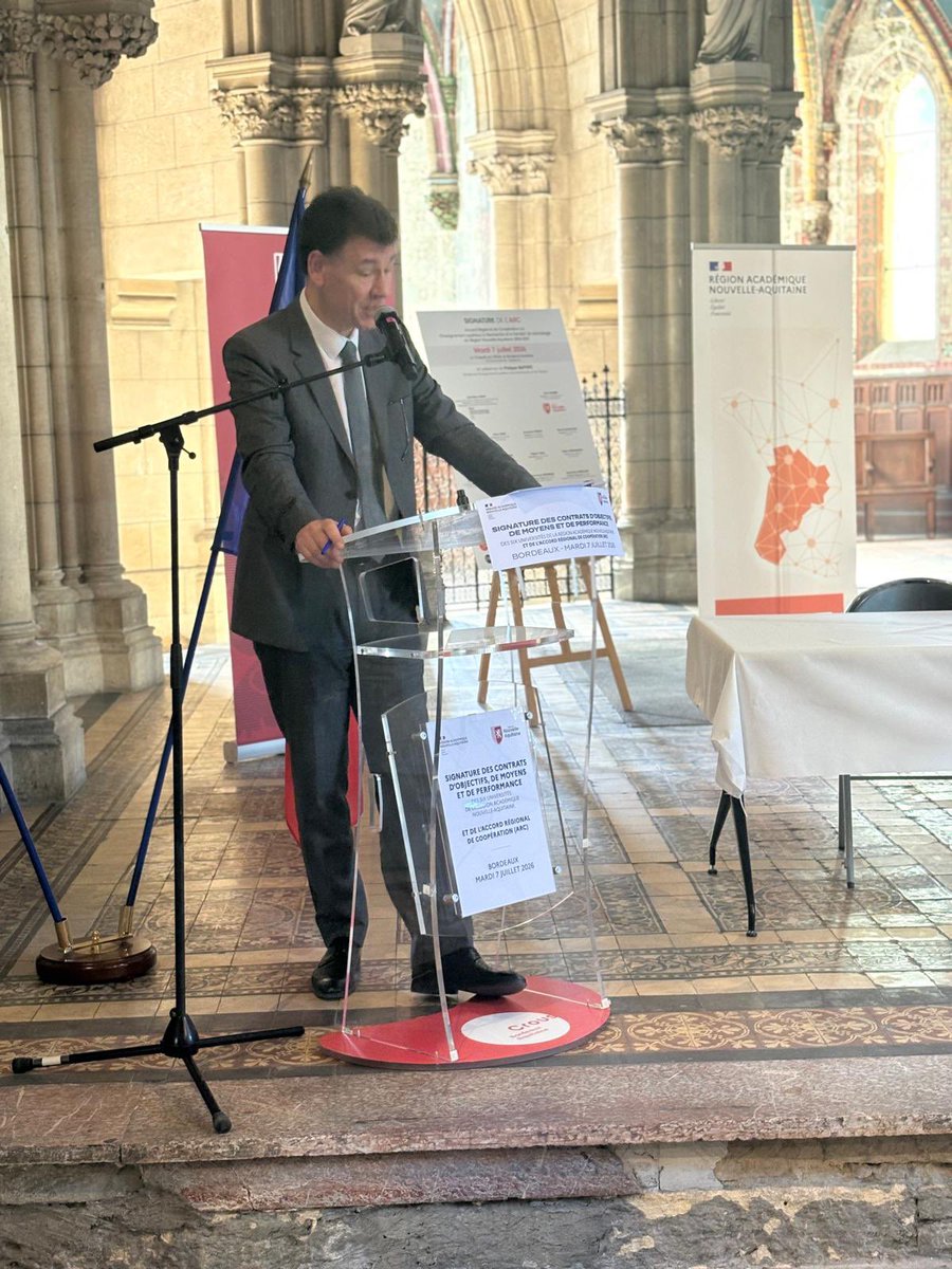 PhBaptiste's tweet photo. À Bordeaux, signature des six premiers Contrats d’objectifs, de moyens et de performance (COMP), aux côtés d’Alain Rousset, président du Conseil régional de Nouvelle-Aquitaine, dont l’engagement constant en faveur de l’enseignement supérieur, de la recherche et de l’innovation contribue pleinement à cette dynamique, de Jean-Marc Huart, d’Emmanuel Roux, des présidents d’université et de l’ensemble des partenaires du territoire.

Une première nationale qui ouvre une nouvelle étape de l’autonomie des universités. La Nouvelle-Aquitaine montre la voie, avant une généralisation à l’ensemble des universités françaises.

Cette dynamique associe également la Région, les organismes nationaux de recherche, les CROUS et l’ARS, qui consacreront 4,5 M€ au renforcement de la santé étudiante.

L’autonomie des universités est bien plus qu’un concept. Elle s’incarne dans une stratégie claire, une confiance renouvelée de l’Etat et des partenaires et la responsabilité de tous.