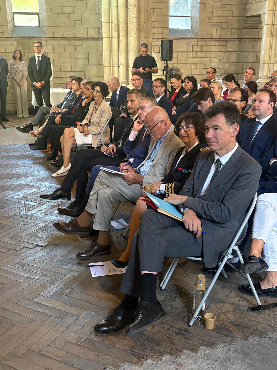 PhBaptiste's tweet photo. À Bordeaux, signature des six premiers Contrats d’objectifs, de moyens et de performance (COMP), aux côtés d’Alain Rousset, président du Conseil régional de Nouvelle-Aquitaine, dont l’engagement constant en faveur de l’enseignement supérieur, de la recherche et de l’innovation contribue pleinement à cette dynamique, de Jean-Marc Huart, d’Emmanuel Roux, des présidents d’université et de l’ensemble des partenaires du territoire.

Une première nationale qui ouvre une nouvelle étape de l’autonomie des universités. La Nouvelle-Aquitaine montre la voie, avant une généralisation à l’ensemble des universités françaises.

Cette dynamique associe également la Région, les organismes nationaux de recherche, les CROUS et l’ARS, qui consacreront 4,5 M€ au renforcement de la santé étudiante.

L’autonomie des universités est bien plus qu’un concept. Elle s’incarne dans une stratégie claire, une confiance renouvelée de l’Etat et des partenaires et la responsabilité de tous.