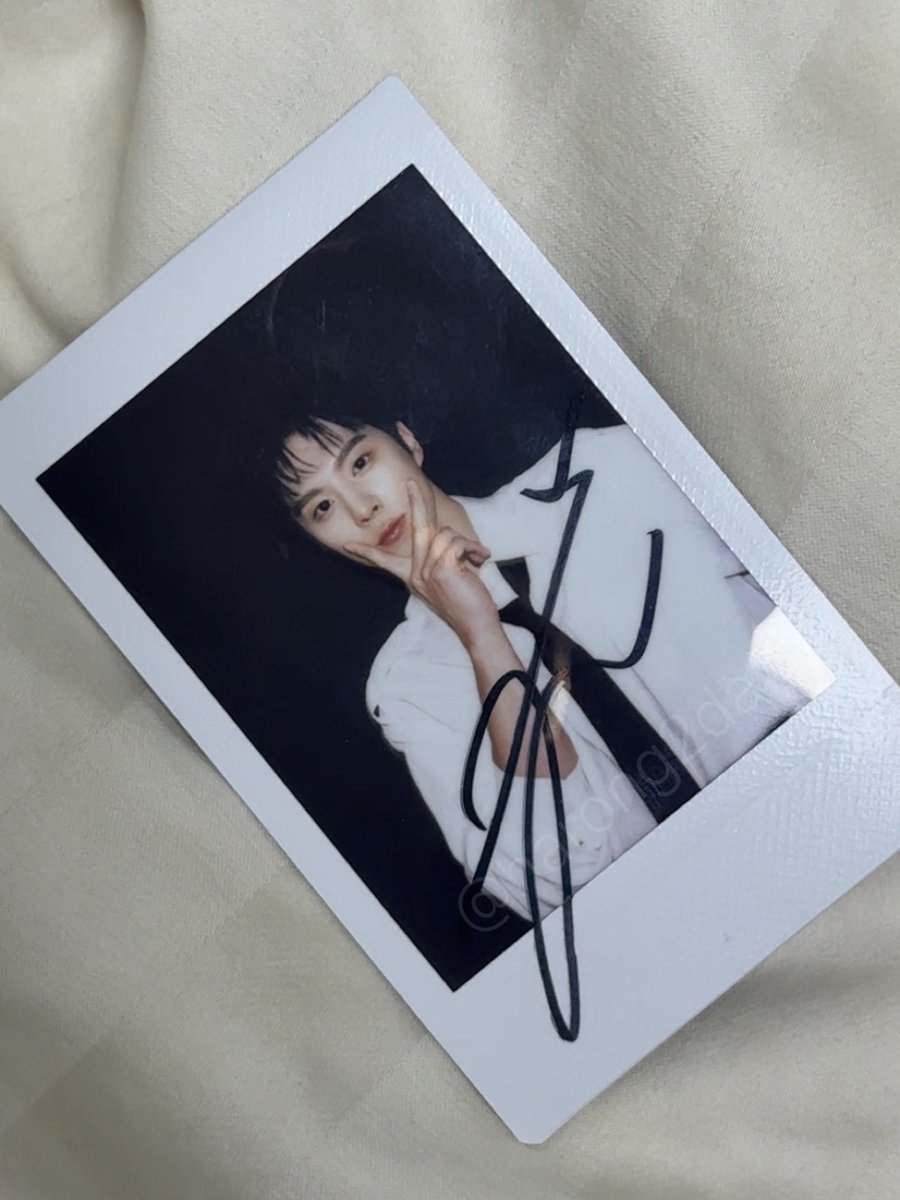 wonniex1's tweet photo. 김우석 싸폴 정말 살벌하게 잘생기셨다네요 https://t.co/o29w5jkJD8