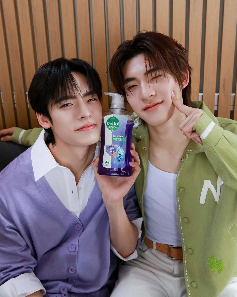 CRUSHONTEETEE's tweet photo. ขอขอบคุณ @DettolThailand ที่ให้เกียรติ “ตี๋ตี๋” และ “ป๋อ” ได้มาร่วมกิจกรรมงานในวันนี้นะคะ 🐶🐻‍❄️🫐🫧

ขอขอบคุณพี่วาวาที่มาเจอกัน รวมถึงพี่ ๆ ที่ส่งกำลังใจมาให้ทั้งสองด้วยนะคะ 💚💜

TTP LOVE BERRY MUCH

#DettolxTeeteePor
#twnpich #teeteepor https://t.co/XyuKFCYl4u