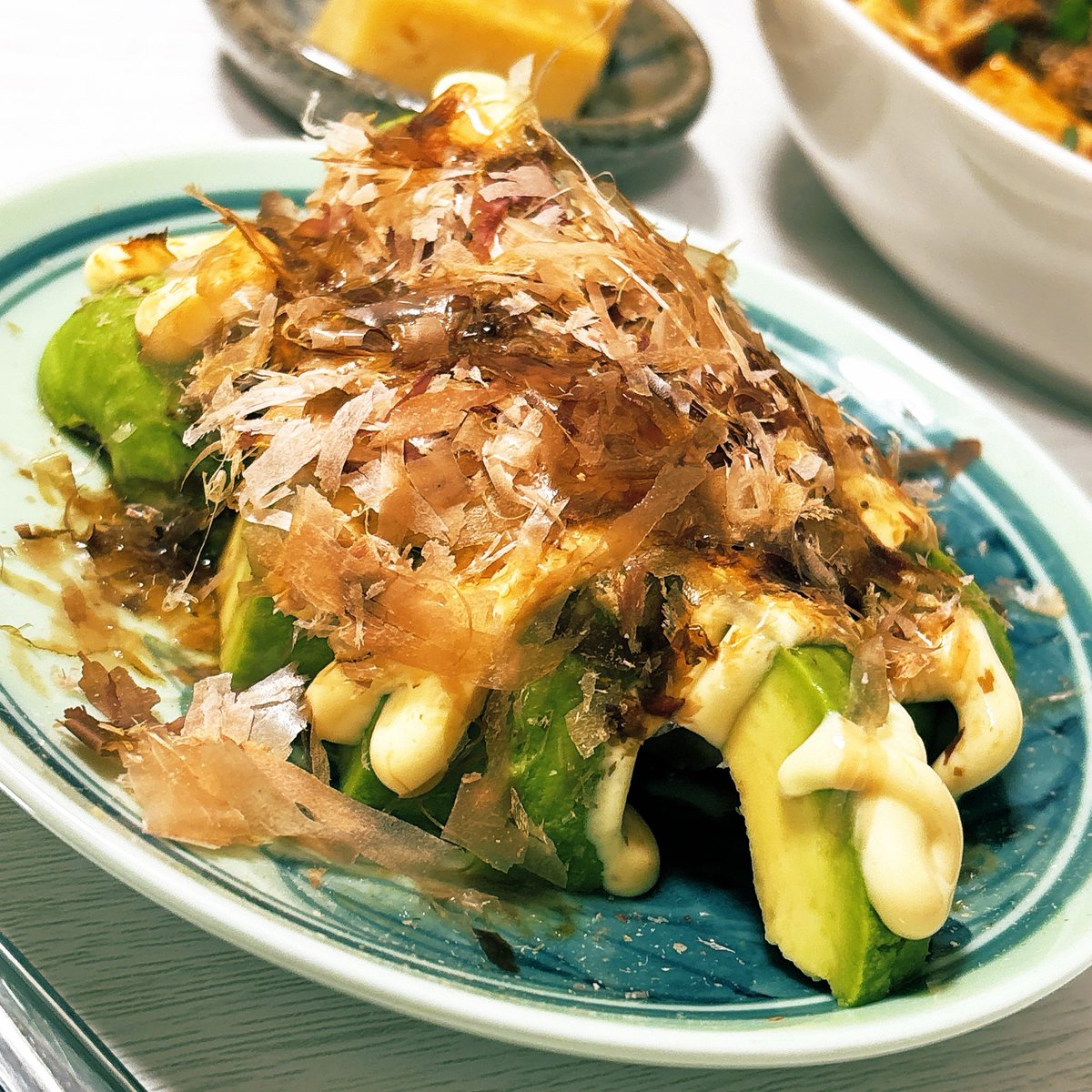 KarinKalimba's tweet photo. みたらし団子、とろっ豆の当たり、麻婆豆腐、アボガド。 https://t.co/YqWbJzFMm7