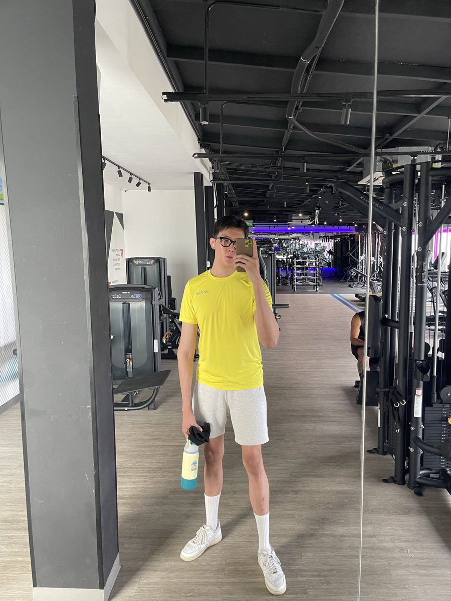respawnjun's tweet photo. Day 1 jadi morning person. Bangun jam 6, masak bekal, gym sebelum kerja. Produktif sekali bukan? https://t.co/kGQlyOLiNX