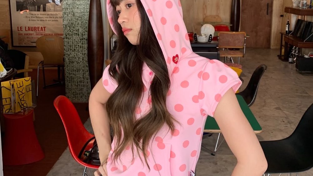 Pinkpinglike's tweet photo. ไปเจอแบรนด์เสื้อผ้าสไตล์นี้มา แล้วเป็นแบรนด์ไทยด้วย cutie.color น่ารักมากกก ตามเทรนด์ช่วงนี้สุด ๆ ตัวปาดไหล่กับสายเดี่ยวนี่แมตช์ง่ายเลย ฮู้ดลายpolka dot โคตรจะน่ารัก🥣🍐💌♥️ https://t.co/IBAJ5VTMzi