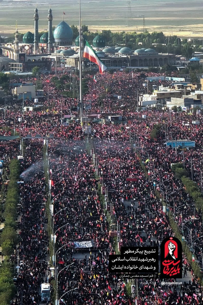 toranj1370's tweet photo. قم نفس‌هایش را حبس کرد.
از جمکران تا حرم، میلیونها چشم بارانی،
تابوت پدر را تا آسمان بدرقه کردند.
زمین می‌دانست چه گوهری را از دست داده...
فقط اشک ماند و یک سکوت سنگین.
#باید_برخاست
#بدرقه_نور https://t.co/DHh3sYIvzs