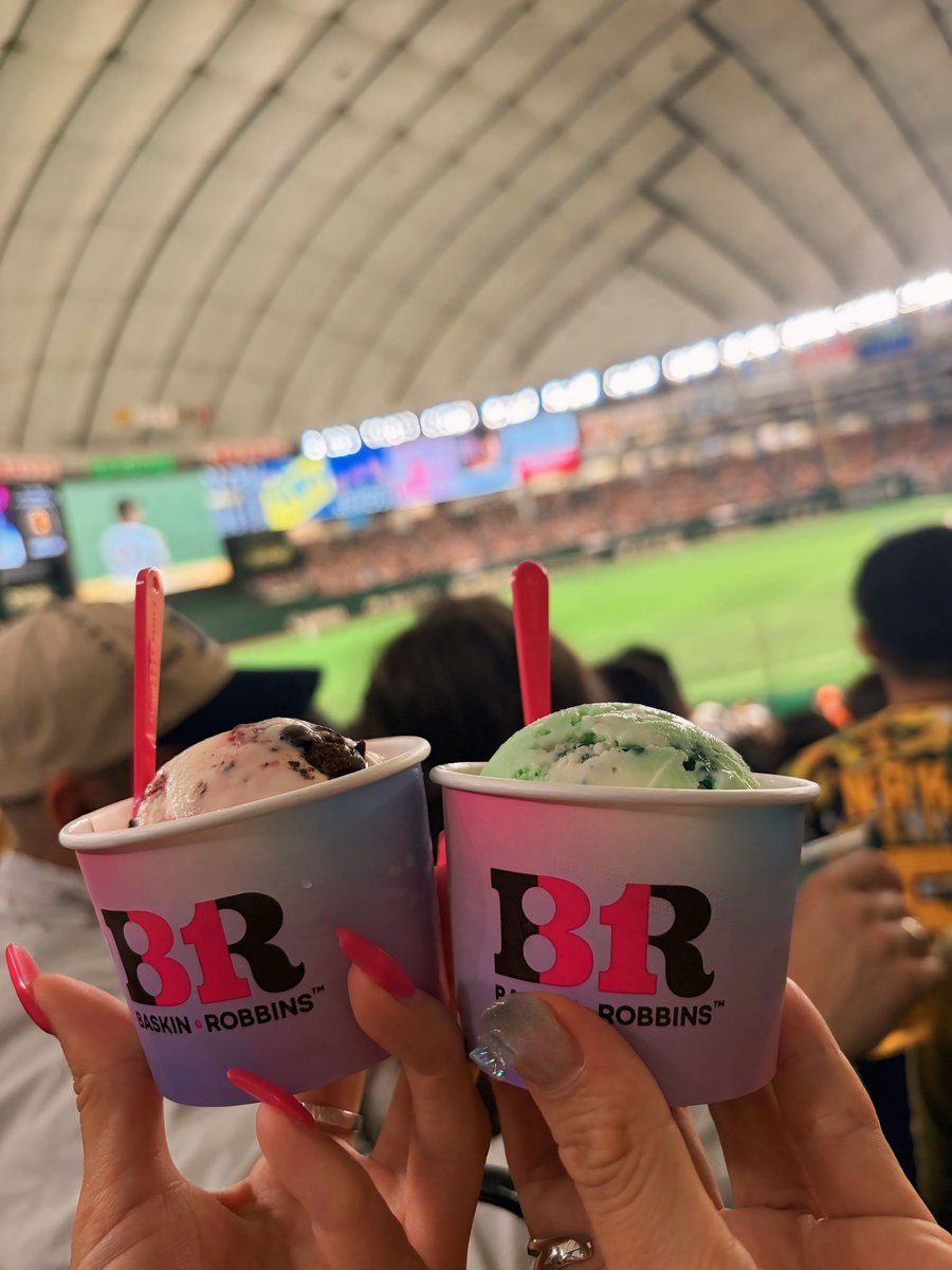 0903yuuu's tweet photo. 今日は東京ドームに
阪神×巨人応援してきたよ🐯⚾️💖

ファンデーション落として粉々にしたし、
岩崎さん13番キーホルダーいつの間にかぶっ壊れてたよ🥺
阪神負けました🥺岩崎さん観れず。
どうゆうこと？？？！

楽しかったからいいか🤣💖笑

#阪神タイガース https://t.co/iTDKjfjKIM