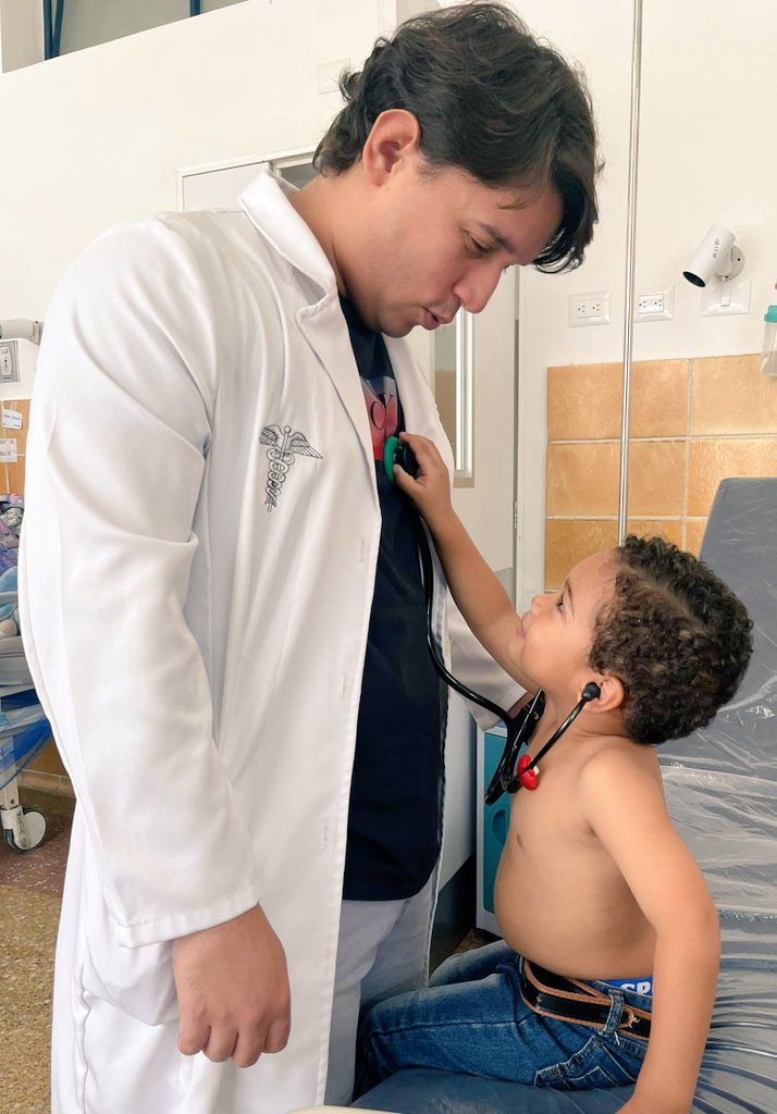 cchiquito7's tweet photo. La pediatría es: si tienes que dejarte examinar primero por el paciente, simplemente te dejas. 

"Basta que sean jóvenes para amarlos" Don Bosco. https://t.co/1uUuVMLAUw