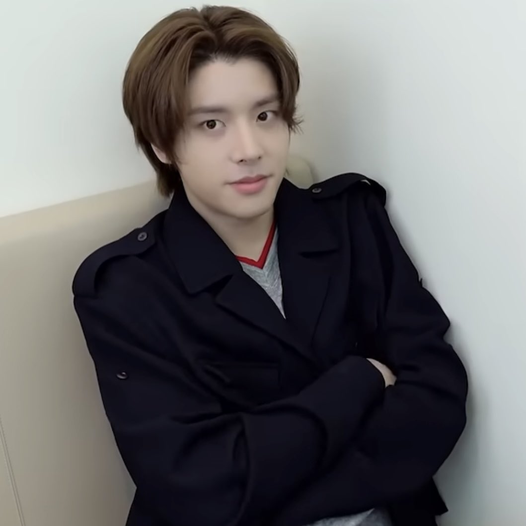 agutrblx's tweet photo. กอดอก มะพอจัย 😠😠😠😠😠 https://t.co/aS3tPNXjPq