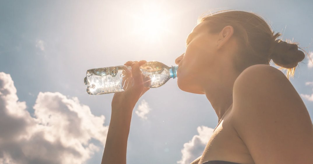 IslanderNews's tweet photo. Heat Advisory in effect for Key Biscayne today
The heat index could exceed 105Β° through 6 p.m. Stay hydrated, limit strenuous outdoor activity and check on vulnerable neighbors.
Forecast:
π‘οΈ High: 89Β°
π¨ SE winds 10-15 mph https://t.co/6aDfHZvnzn
#islandernews #keybiscayne https://t.co/ZRhHwp8qpj