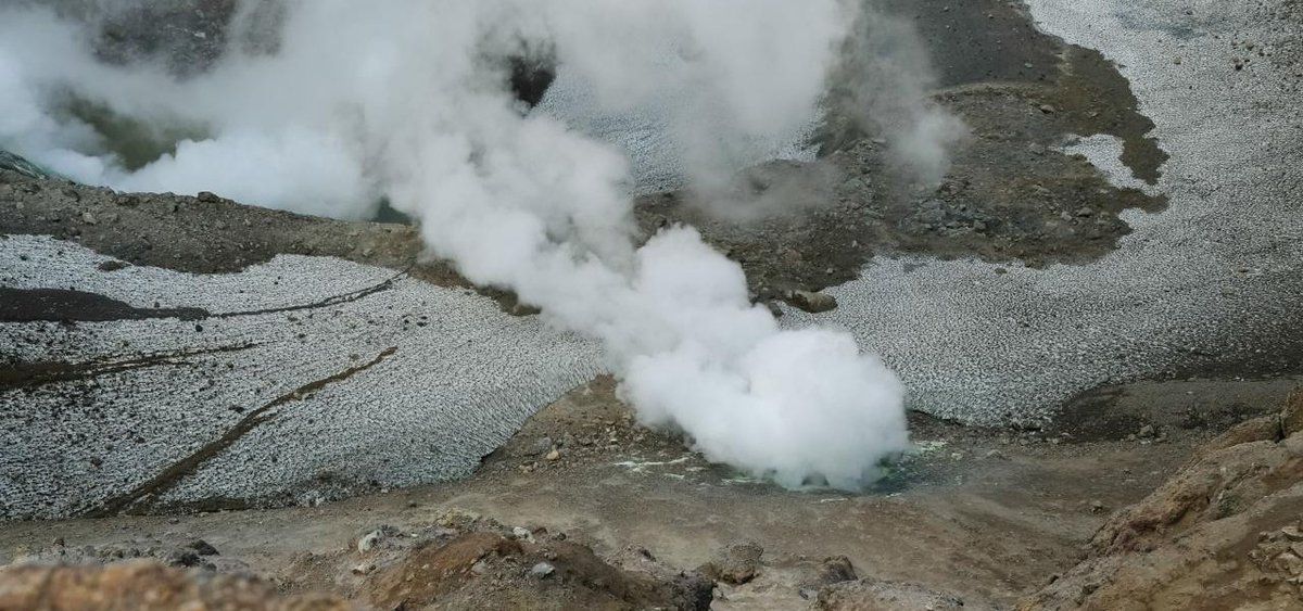 ConteColombia's tweet photo. *#noticia* 🌋 La geotermia despega en #Colombia 🇨🇴: Gobierno otorga permiso que abre el camino para incorporar esta energía limpia a la matriz eléctrica nacional ⚡️ ░ Publicado por @MinEnergiaCo ▶️ https://t.co/2mqCJjkgUh https://t.co/KnI1m8SyPm
