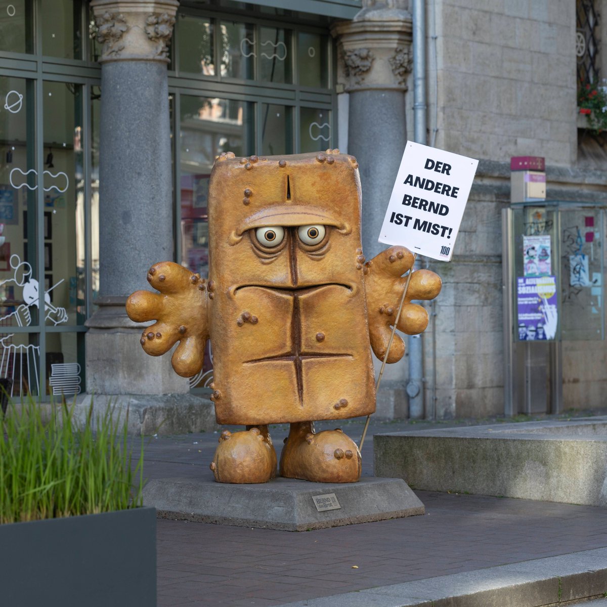 NZZde's tweet photo. Gegen die AfD zu protestieren, ist legitim. Der Versuch, den Parteitag zu verhindern, wirft jedoch Fragen nach dem Demokratieverständnis auf und könnte der Partei politisch eher nützen. Aus der Reihe «Der andere Blick»: