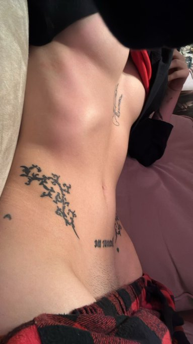 Laineytryn's tweet photo. Trace your tongue down my stomach 👅 https://t.co/xAZMHFSvIf