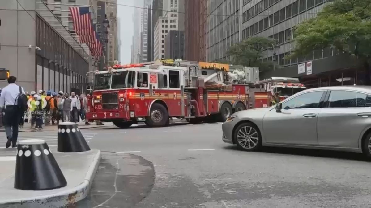 ABC7NY's tweet photo. Workers find buckling beams inside Midtown building under construction; nearby buildings evacuated https://t.co/ou1CbWNCcu https://t.co/7qkA7hQheM