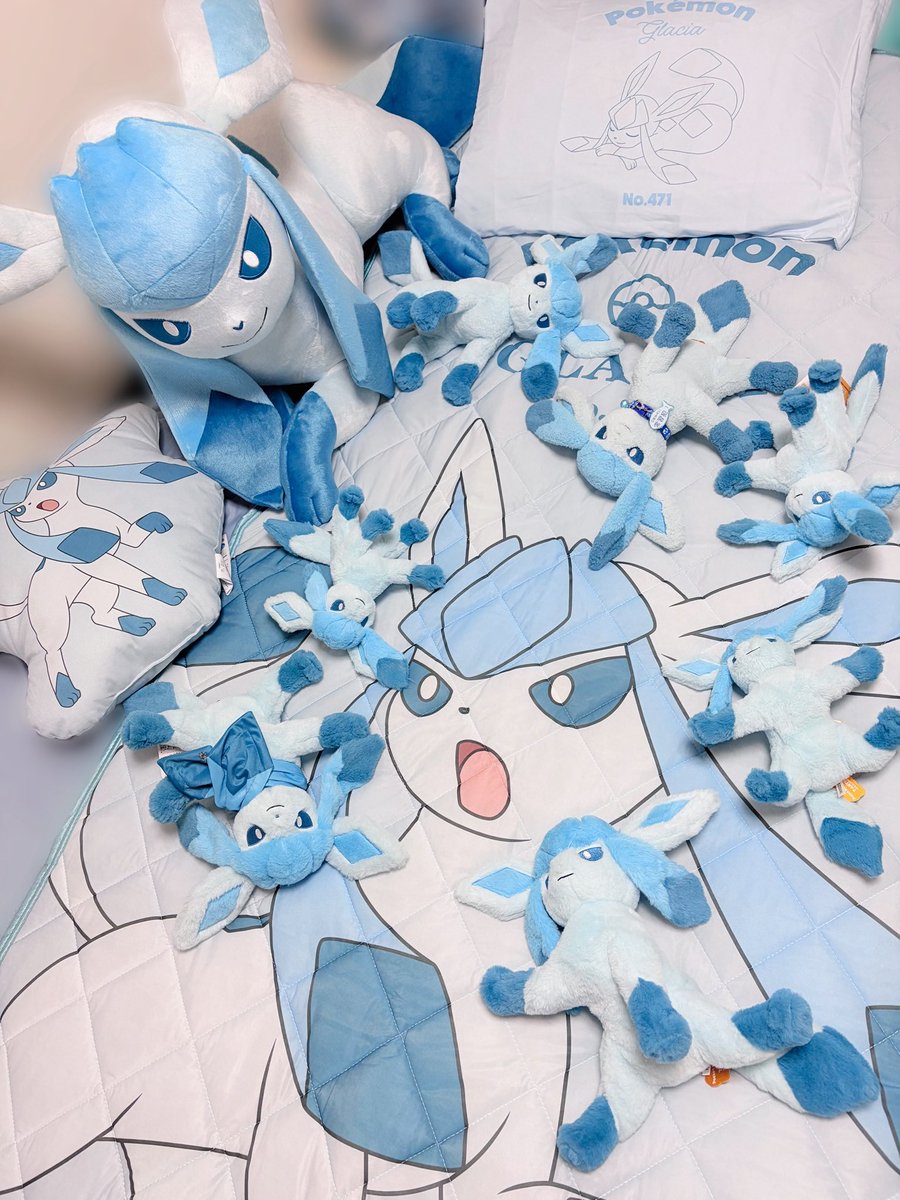negitorocha1213's tweet photo. ひんやり敷きパッドにつられてグレイシア たちが集まってきた…！ https://t.co/YJXJJfxr4p
