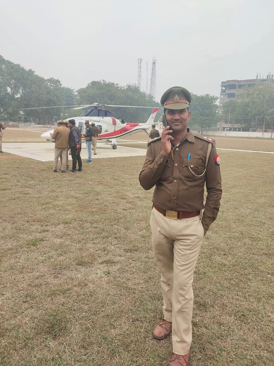 RK07334739's tweet photo. एंटीकरप्शन ने झांसी में चौकी इंचार्ज ओमकार और सिपाही शशांक त्रिपाठी को मुकदमे से नाम हटाने के एवज में ऊपरी 10 हज़ार लेते रंगे हाथों किया गिरफ्तार..!! https://t.co/arBb41FIgL