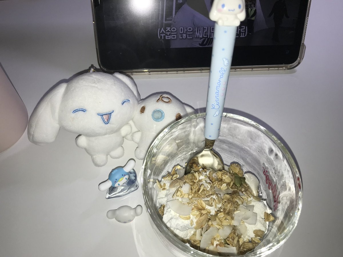 thwaac's tweet photo. 요즘 일상
놀고먹는거왜이리재미잇나요 @.,@ https://t.co/SPVdjPqhjg