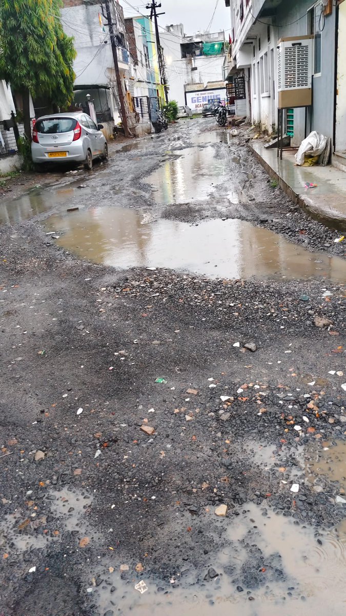 veenitagaur's tweet photo. Indore is the cleanest city, but why are roads in Chhota Bangarda, Vidhya Palace Colony, Sangam Nagar, Airport Road &amp; Aerodrome Road full of potholes and waterlogging? Daily commuting has become unsafe. Please act. @DrMohanYadav51 @KailashOnline @IndoreCollector @ImcIndore https://t.co/JW5ErSlVr3