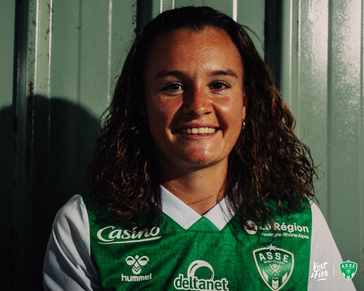 ASSEFeminines's tweet photo. 🔙 Ninon Blanchard. 27 ans. Défenseure. 💚

Ninon Blanchard, native du Forez et formée au club est de retour chez elle après deux saisons du côté de l'@OMfeminines 

Welcome back Ninon ! https://t.co/ZRL7jwerSi