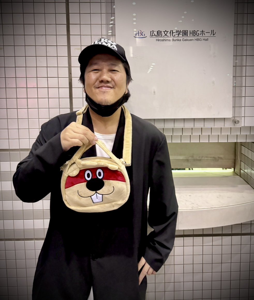 okubox9's tweet photo. 『#SUPERBEAVER』広島ライブ公演。
「ツアーの初日が広島で良かったぁ。」
その声を聞き、頼られてると確信した。
共鳴で共存。声も出せる。汗もかける。
4人の『強み』になれてる。自信が出る。
明日に踏み出せる。ビーバーが好きだ。
⇩ライブ後 9ジラジで早速ライブレポ。
https://t.co/atwjiMrqXG https://t.co/M8rPLpEKA9