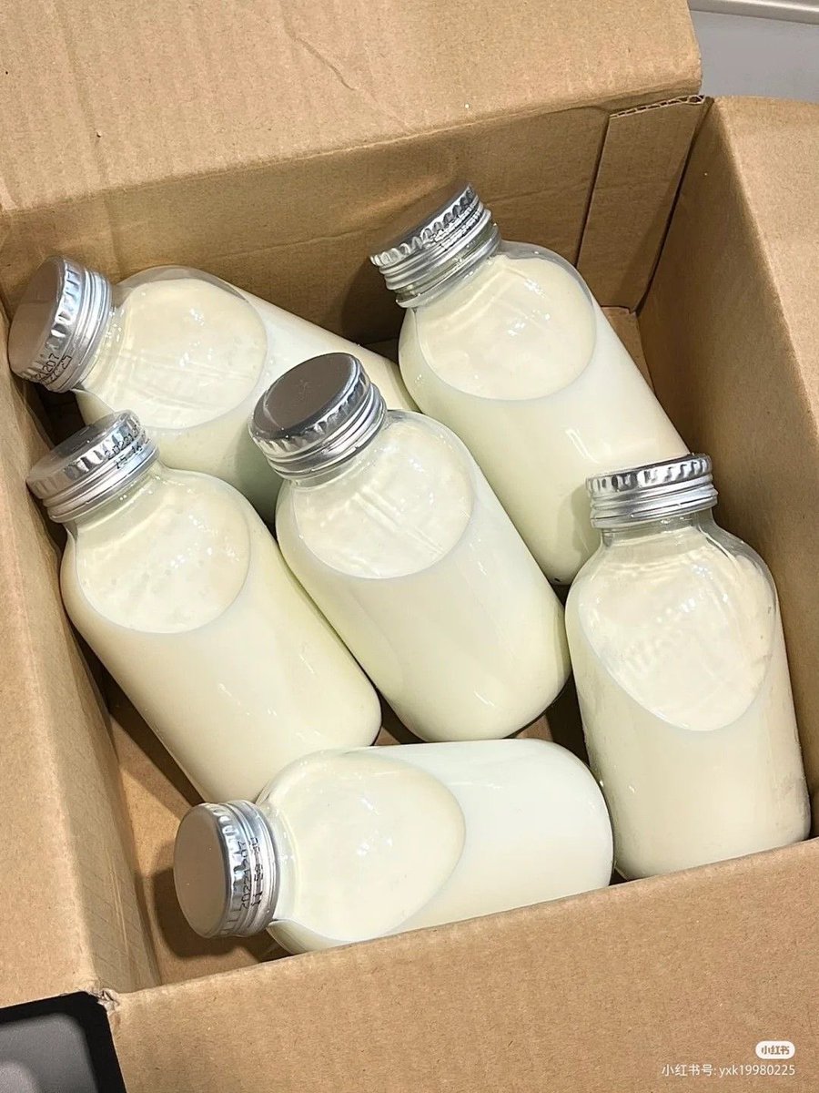 WillowmereAcd's tweet photo. I see my students having hard time and sleep. So, here’s my school-made pizza and milk. You can warm it before went to sleep. 

— Cyrene https://t.co/efaXPxqSQd