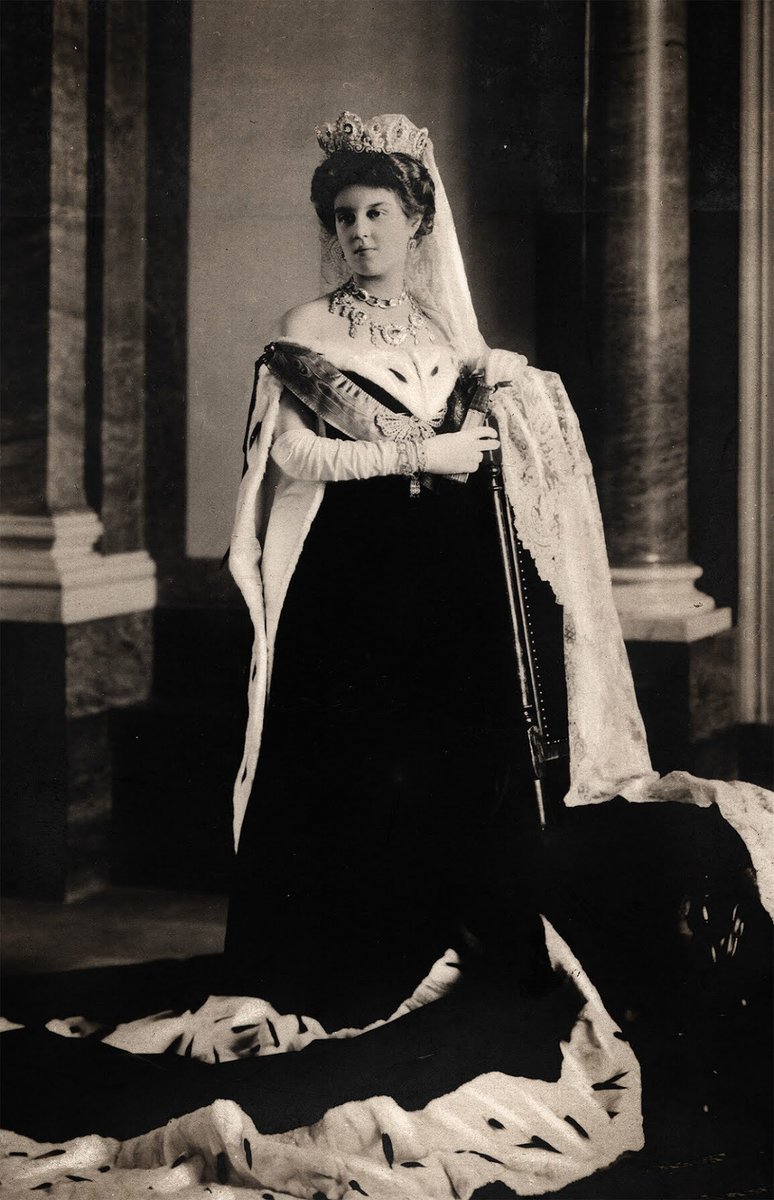 ShinyHistGems's tweet photo. Grand Duchess Maria Pavlovna, Duchess of Södermanland, c. 1908 https://t.co/j7ikd7xdN3