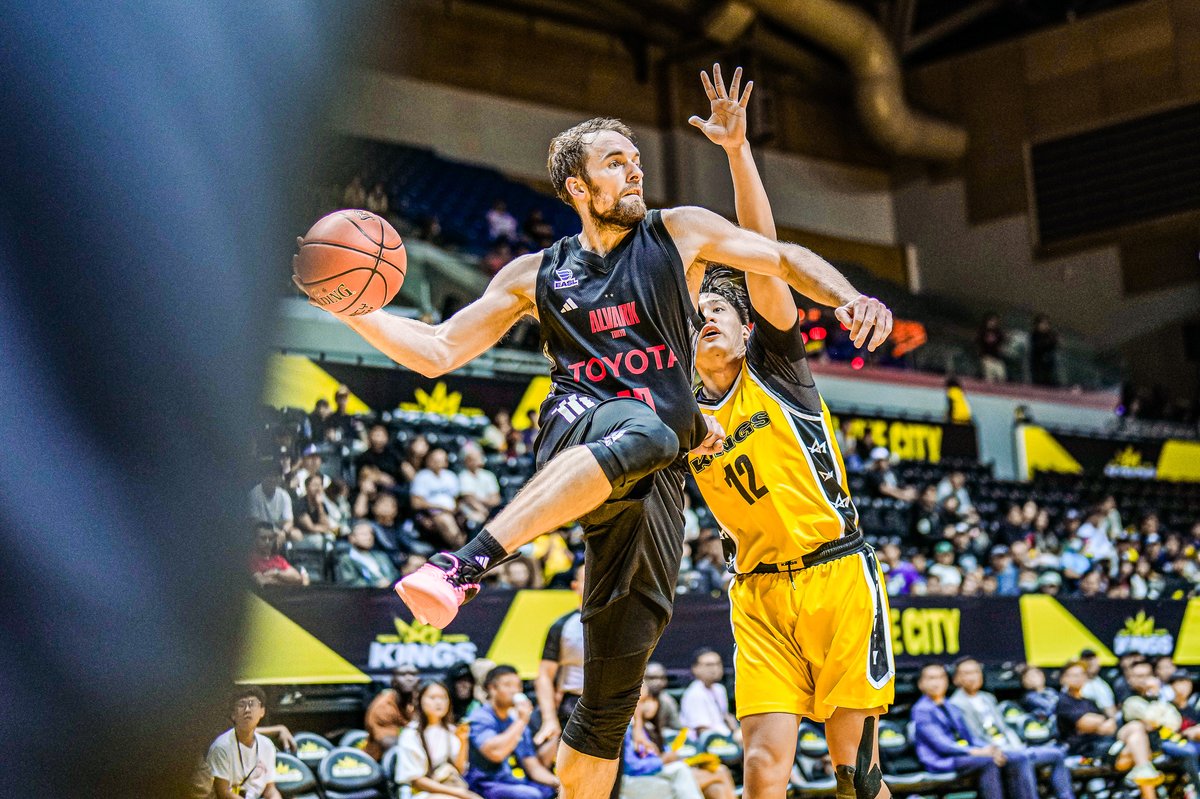 EASLofficial_jp's tweet photo. スポーツマンシップの鑑。
#ザックバランスキー🐻

@ALVARK_TOKYO #EASL https://t.co/dc32qnUdPP