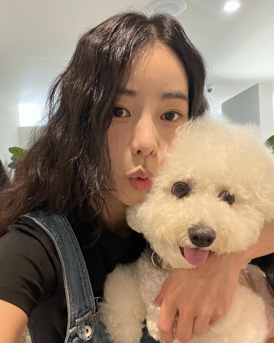 mmo0623's tweet photo. 지여니는 유명한 강아지임🐶 https://t.co/sAE6gv0DoH