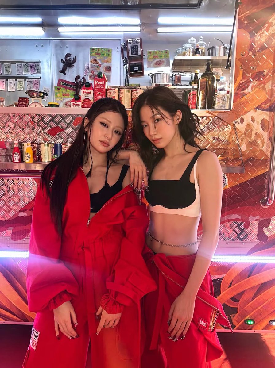 itsabsu's tweet photo. the baddies already know what to do with the RED theme https://t.co/iTDZdUkMaH
