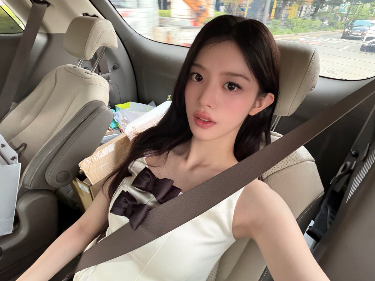 dmfromillit's tweet photo. 🐰📸 | 260707 | 09:08 PM KST

#민주 #MINJU #아일릿 #ILLIT https://t.co/sT7zZaeZ2F
