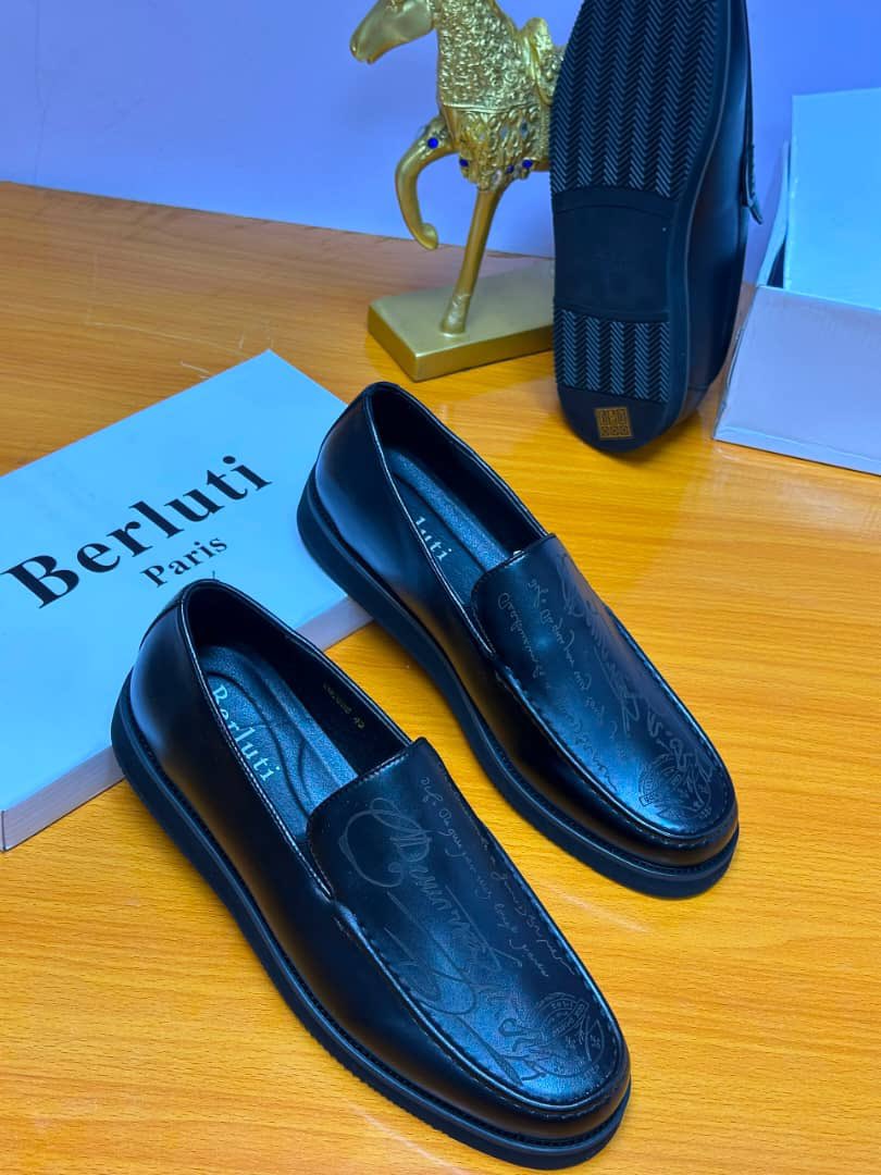 dinero_crocs's tweet photo. + Loafers 

🏷️— ₦38,000

Location Kaduna—worldwide delivery.
Call or WhatsApp— 08063769764 https://t.co/uOD3VbvROr