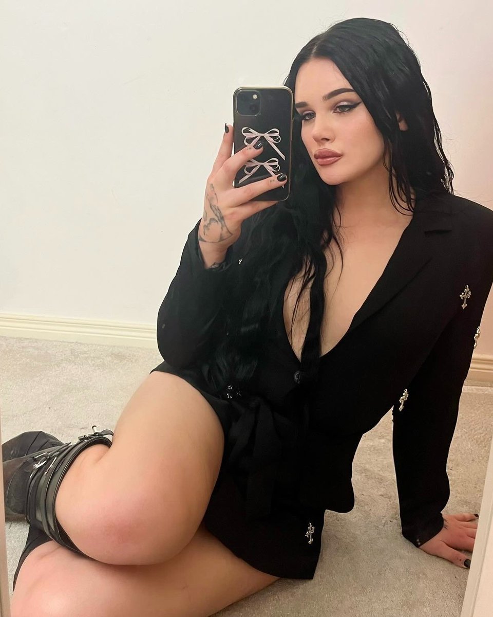 TRANS GIRL tweet media