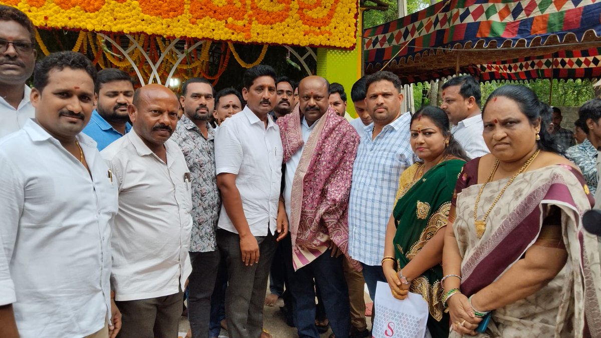 PRameshbabuMLA's tweet photo. ఈ రోజు అనగా 07.07.2026, మంగళవారం పెందుర్తి నియోజకవర్గం 95వ వార్డు పొర్లిపాలెం గ్రామ దేవత శ్రీశ్రీశ్రీ వేపడమ్మ తల్లి అమ్మవారి పండుగ మహోత్సవ కార్యక్రమం పాల్గొని అమ్మవారిని దర్శించుకుని, అమ్మవారి తీర్ధ ప్రసాదాలు స్వీకరించడమైనది. @JanaSenaParty @JSPShatagniTeam #visakhapatnam #gvmc https://t.co/iTMNTsU6jL