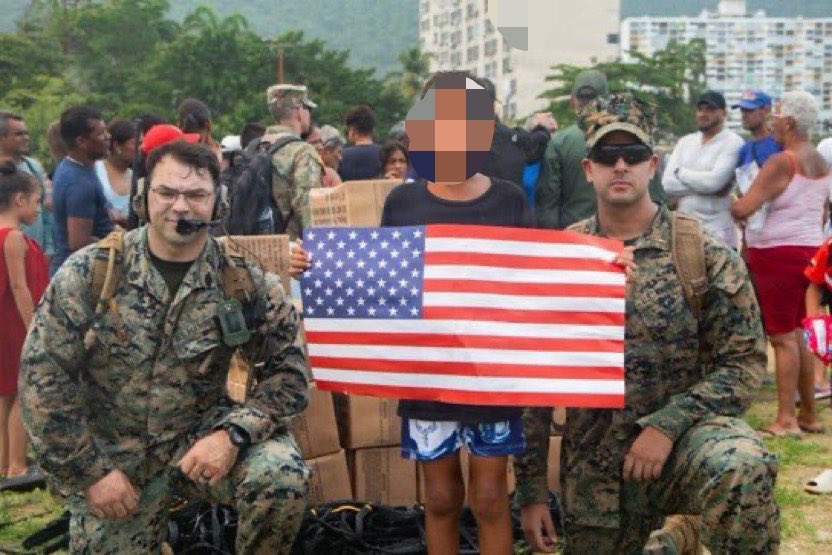 jpgechele's tweet photo. Me cayeron encima por escribir este tweet, pero la realidad puede más que la narrativa y los sentimientos.

Niños en Venezuela tomándose fotos con los militares estadounidenses 😬👇 https://t.co/hWYj3UkE0Q