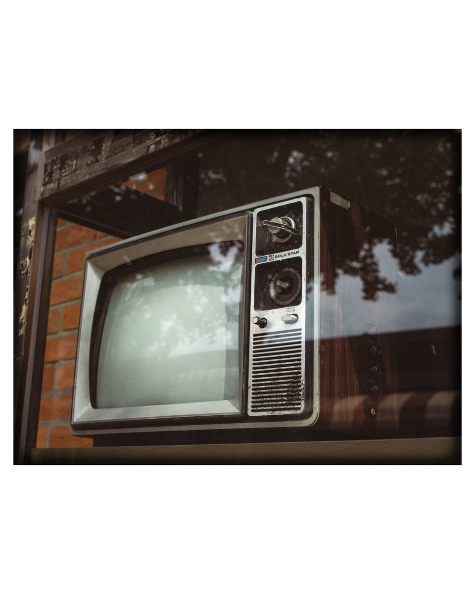 silver10293's tweet photo. 국립민속박물관, 전파사에 전시되어있는 옛날 가전제품들 GOLD STAR(현LG), SONY, SAMSUNG https://t.co/0V6oMHvwKt