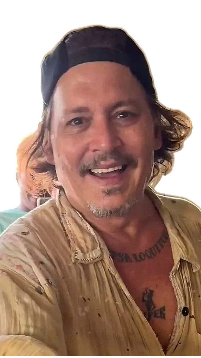jdepp_icon's tweet photo. A genuine smile says more than a thousand words. 😊
Kindness, gratitude, and staying true to yourself never go out of style.

What's one thing that always makes you smile?
A. Family ❤️
B. Friends 🤝
C. Music 🎶 https://t.co/Vfp95keyUD