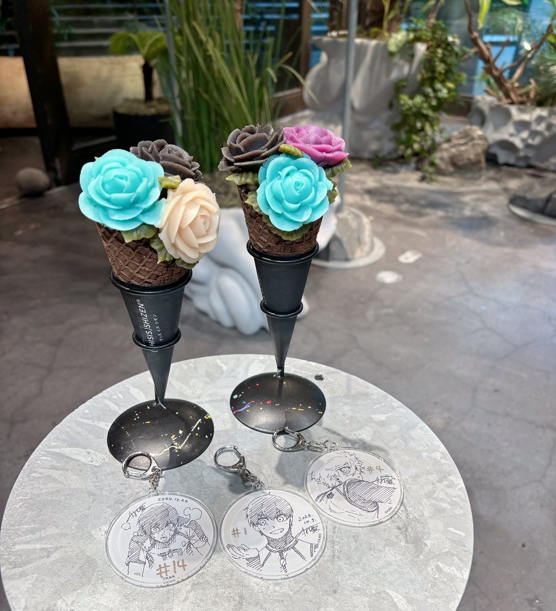 rnxis0's tweet photo. 📍𝑇ℎ𝑖𝑠𝑖𝑠 𝑆ℎ𝑖𝑧𝑒𝑛(烏丸御池)

京都のアイスブーケカフェ🥀⟡꙳
色も沢山選べて可愛いし、夏はバラ以外にも紫陽花とかあってめっちゃ迷った❕ https://t.co/N8yC4Y2RjO