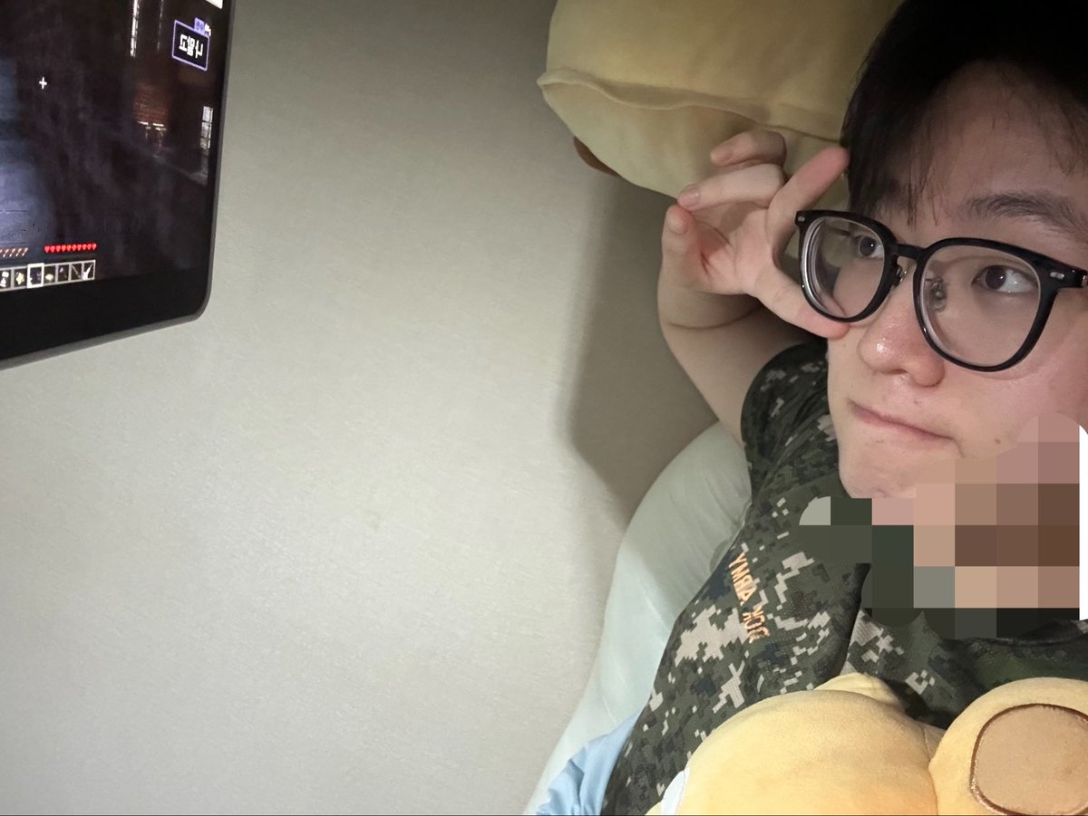 xcsxs7's tweet photo. 턱살 진짜 개에바임 https://t.co/6wYgT6xXAi