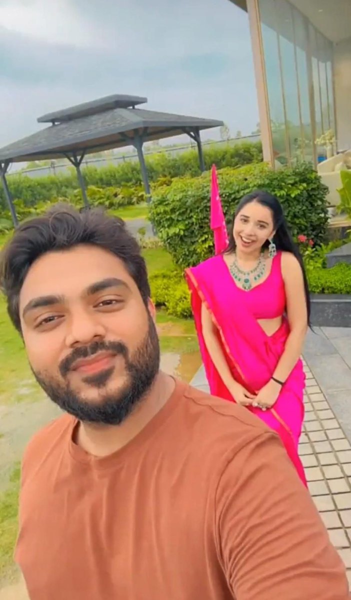 Amiktomar's tweet photo. Finally 😇
She's happy 💗
Also Fans pls stop your unnecessary cribbing that She's sad bcz of BB and all

Her life is not revolved around BB...She's a businesswoman and a public figure she can have a tough day too

Stop all this BS narratives
First you guyz move on 

#TanyaMittal https://t.co/Q48qpJwtPy