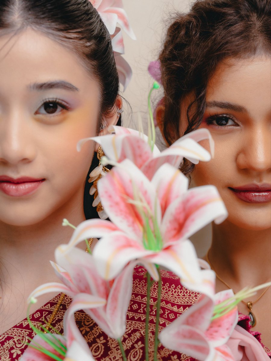 official_papion's tweet photo. when two cultures meet in beauty
we rise by supporting our sisters ๐ฆ
Indonesia x Thailand cancer girls โ๏ธ
#papion #ponnpapion #naufapapion https://t.co/G8A46nrH8E
