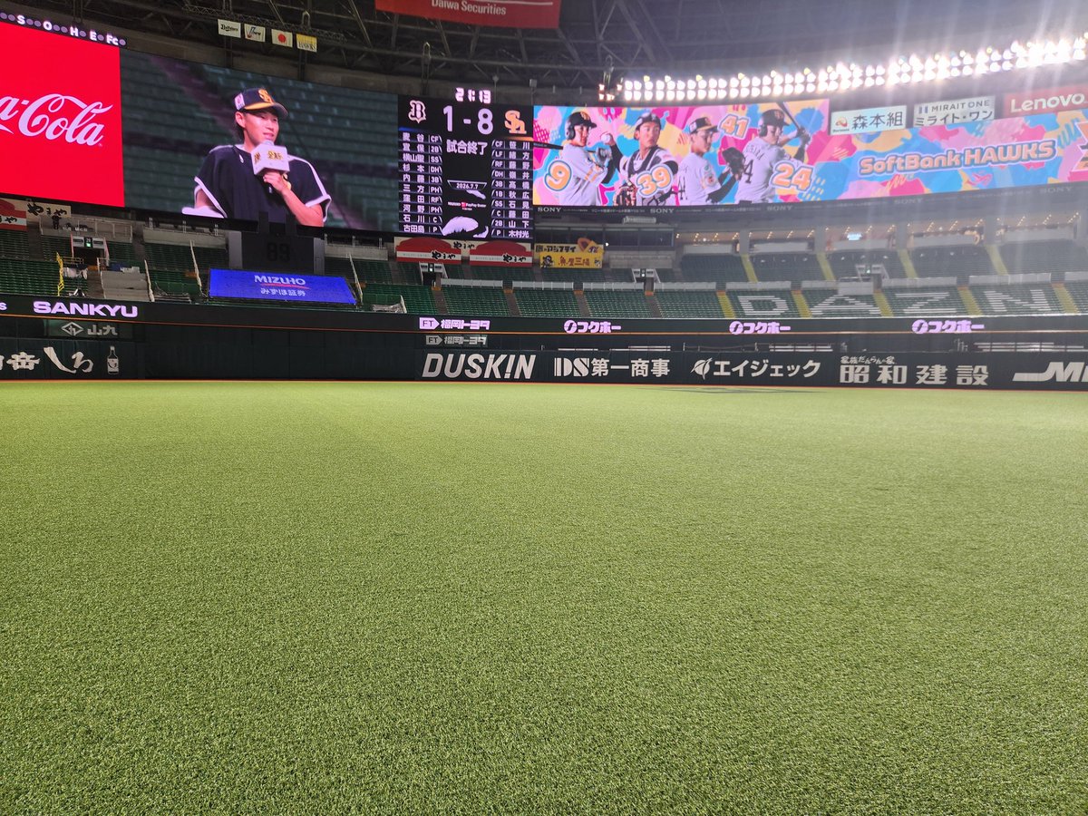 u4noball's tweet photo. グラウンドで勝利のハイタッチさせてもろてそのあと外野フェンスにもたれて勝利の花火を見た
最高でした二軍ペイド開催 https://t.co/rqdyXZ3MaY