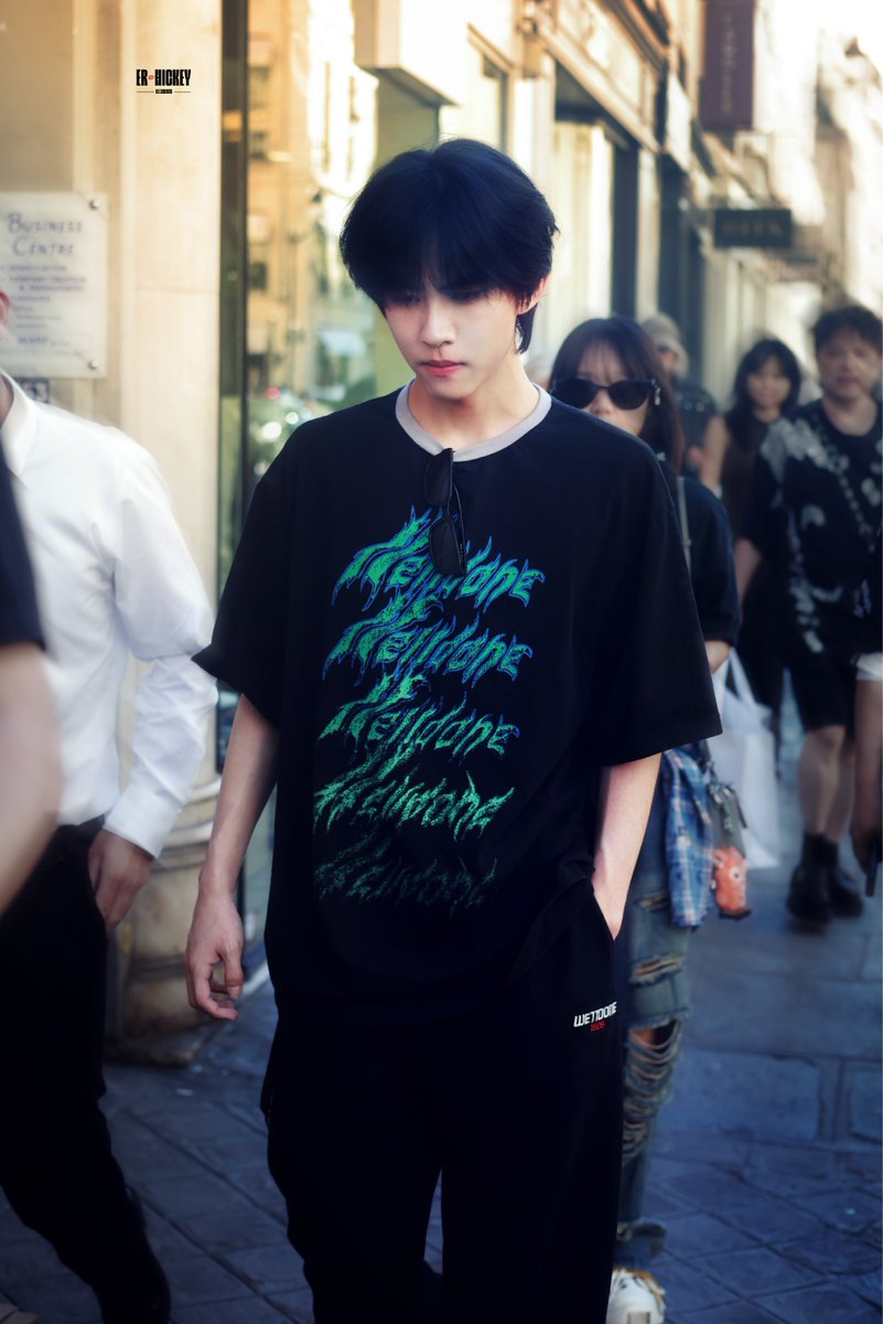 Thetwoofus74037's tweet photo. Liu Xuan Cheng makes fashion look effortless.

#LiuXuanChengPFW
#LiuXuanChengHCW27
#LiuXuanChengxRonaldVanDerKemp https://t.co/30fw9zZ1kK