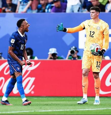 ElpremaArturopy's tweet photo. Mirá na amigo, mirá na la cara de Gill, no podés ser tan hijo de puta para ignorar eso. Cómo pio vas a salir como gobierno paraguayo a pedir disculpas cuando este jugador maleducado se pasó agrediendo, ofendiendo e ignorando a los nuestros. Que notable chera'a https://t.co/BYwVCW2vyK