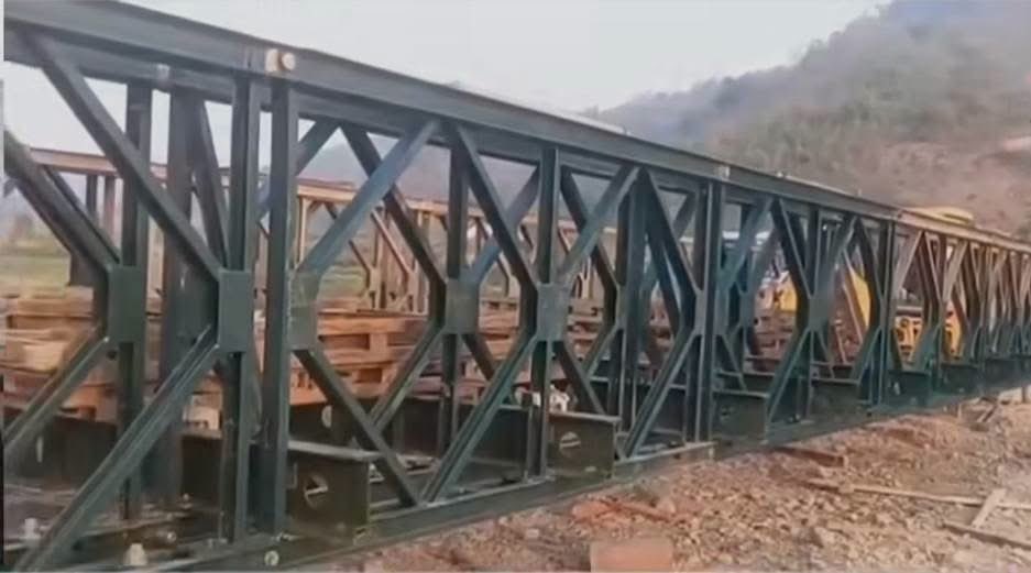 PukningWarol's tweet photo. Manipur 🇮🇳: Druglords build bridges deep in Jungle to facilitate poppy business and transportation of illegal migrants to India to be used as poppy workers.

In India’s deep forests, where government agencies have a hard time reaching, the drug mafias are constructing bridges to enhance their drug and human trafficking business.

The state of Manipur has been on a narco terrorists sponsored violence since 2023.